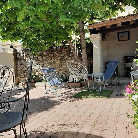 La Capucinette A L'Ombre Du Marronnier Villa Maussane les Alpilles Luaran gambar