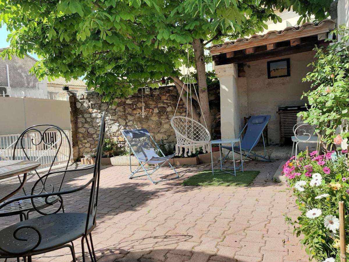 La Capucinette A L'Ombre Du Marronnier Villa Maussane les Alpilles Luaran gambar