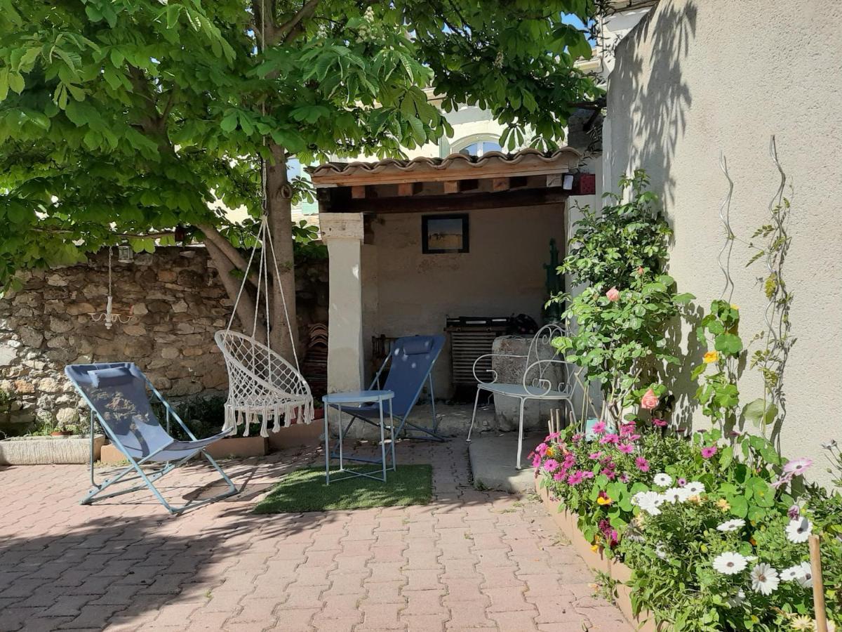 La Capucinette A L'Ombre Du Marronnier Villa Maussane les Alpilles Luaran gambar