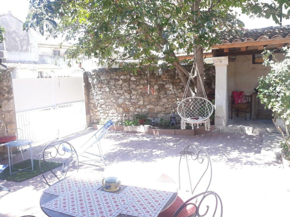 La Capucinette A L'Ombre Du Marronnier Villa Maussane les Alpilles Luaran gambar